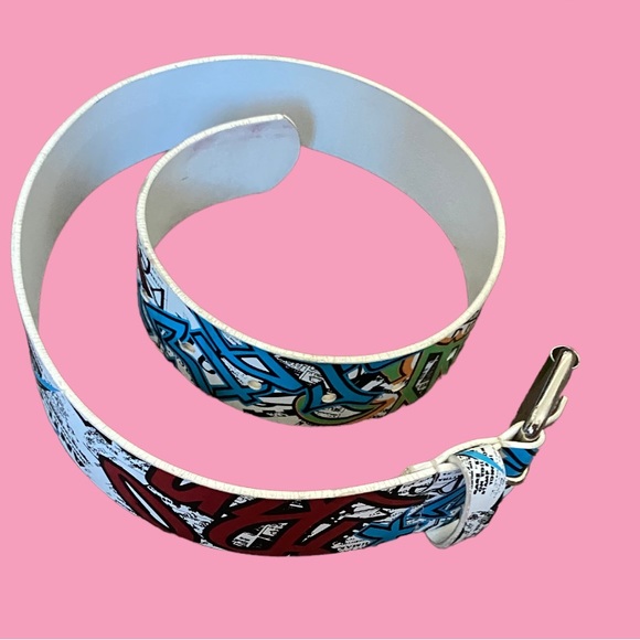 Little Girl’s graffiti belt goes up to 28” waist - Picture 1 of 4